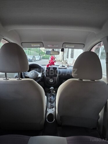 Nissan March-8