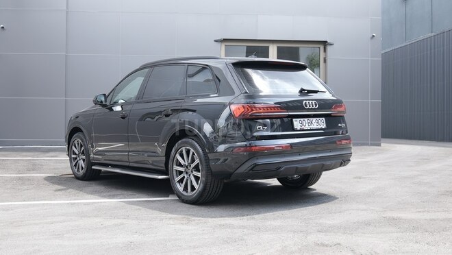 Audi Q7-3