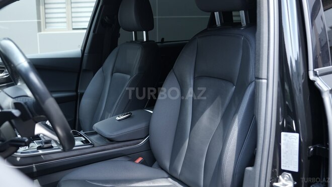Audi Q7-12