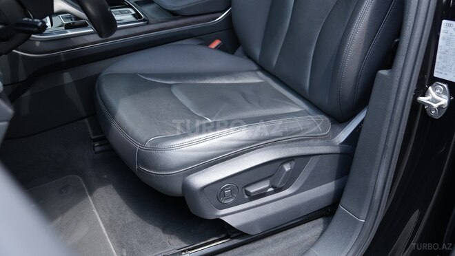 Audi Q7-13