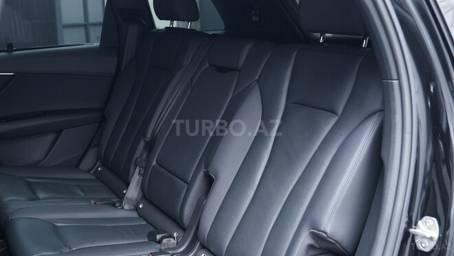 Audi Q7-15