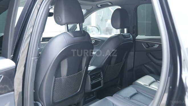 Audi Q7-16