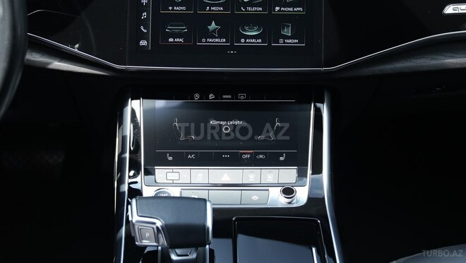 Audi Q7-19