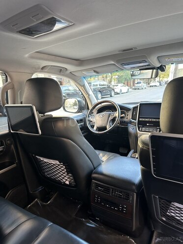 Toyota Land Cruiser-5