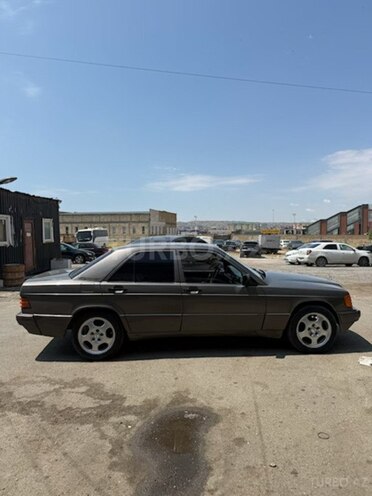 Mercedes 190-5