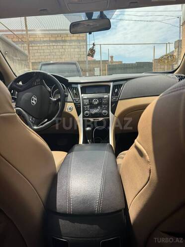 Hyundai Sonata-14