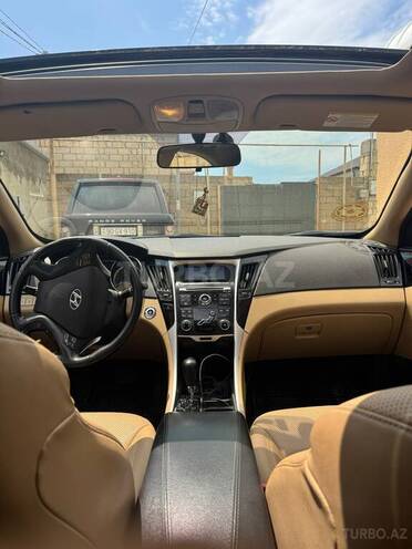 Hyundai Sonata-12