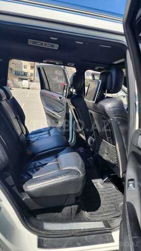 Mercedes GL 550 4MATIC-11