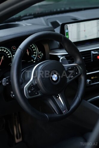 BMW 530e-13