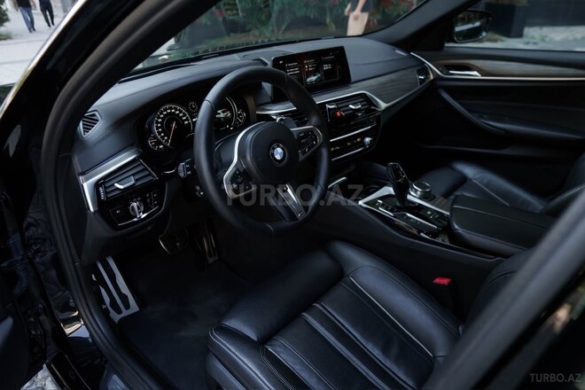 BMW 530e-10