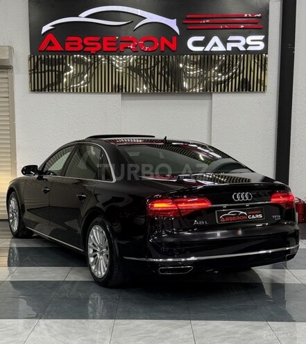 Audi A8-8