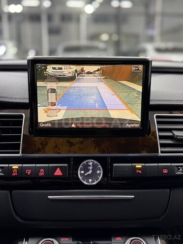 Audi A8-23