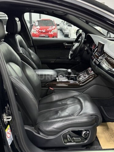 Audi A8-18