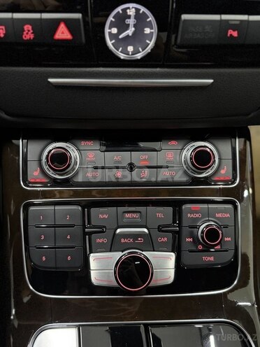Audi A8-24