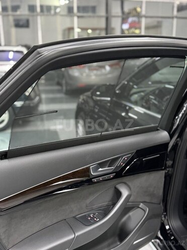 Audi A8-28