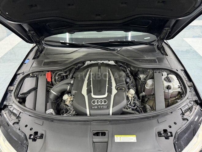 Audi A8-22