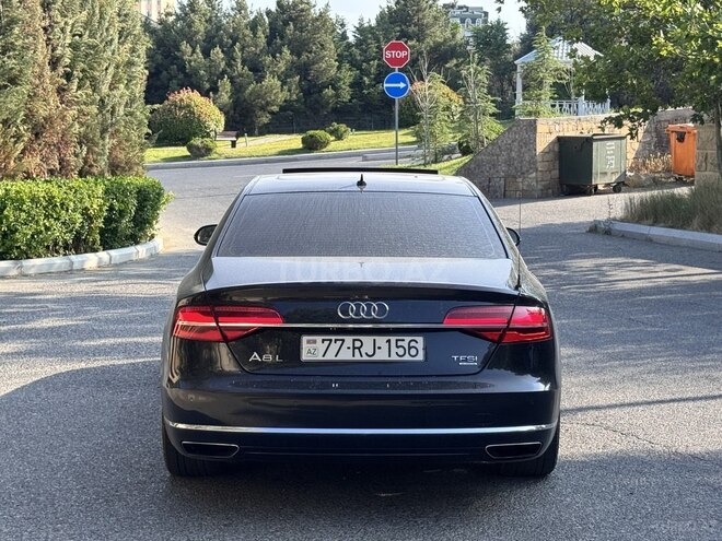 Audi A8-7