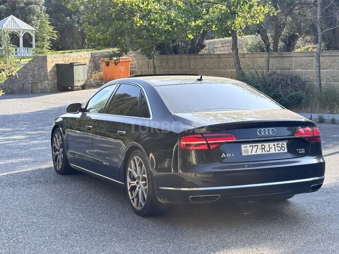 Audi A8-8