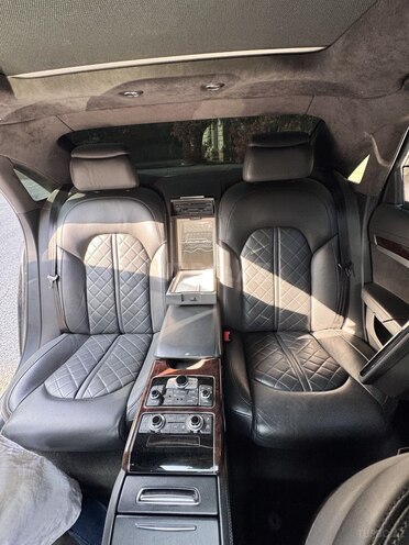 Audi A8-18