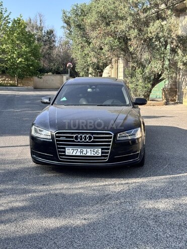 Audi A8-1