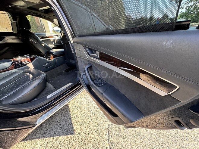 Audi A8-20