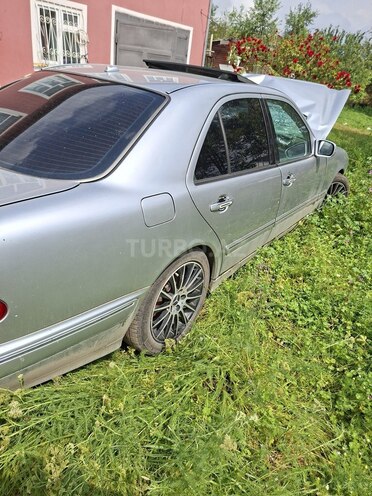 Mercedes E 320 4MATIC-4