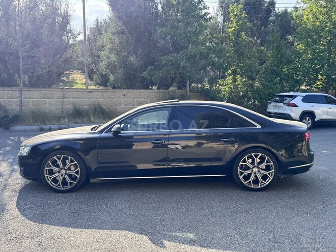 Audi A8-9