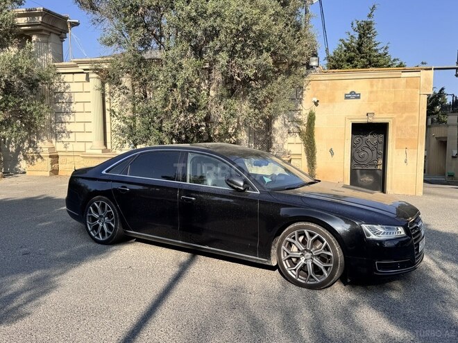 Audi A8-11