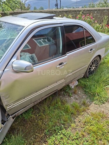 Mercedes E 320 4MATIC-5