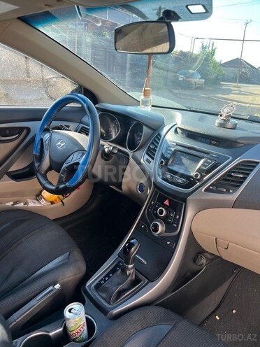 Hyundai Elantra-5