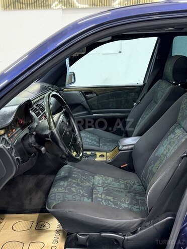 Mercedes E 230-16
