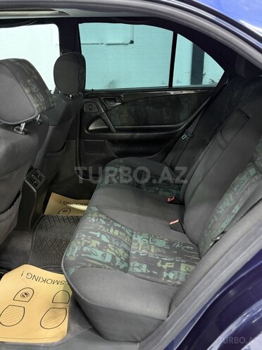 Mercedes E 230-19