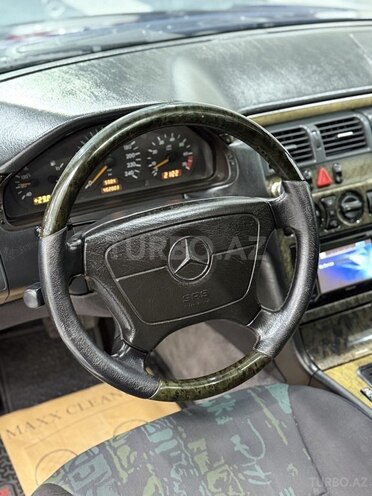 Mercedes E 230-17