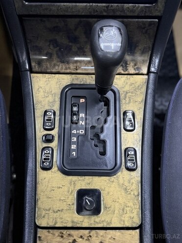 Mercedes E 230-23