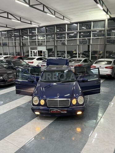 Mercedes E 230-7