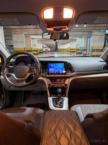 Hyundai Elantra-8