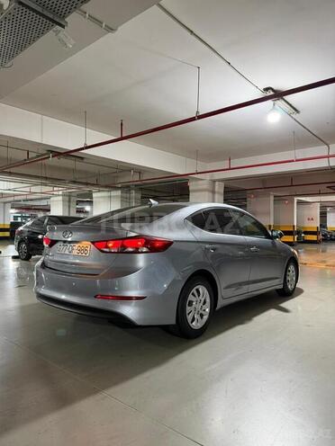 Hyundai Elantra-4