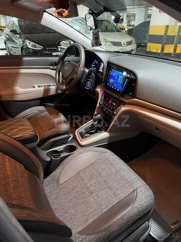Hyundai Elantra-9