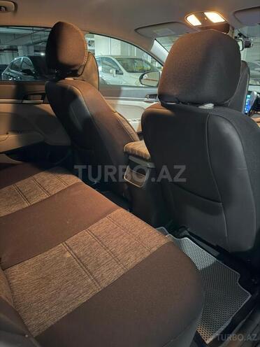 Hyundai Elantra-11