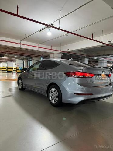 Hyundai Elantra-5