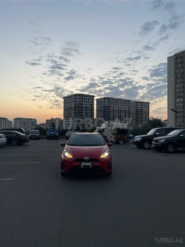 Toyota Prius C-3