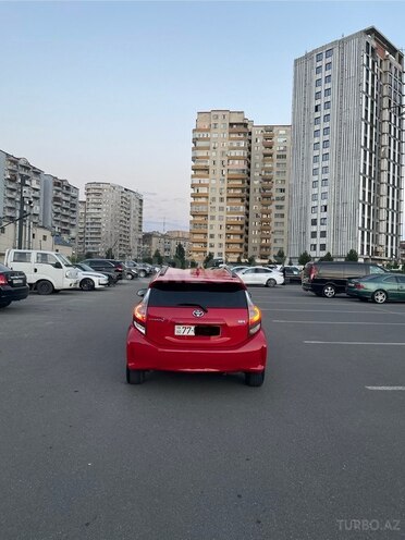 Toyota Prius C-6