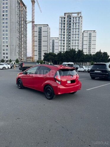 Toyota Prius C-7