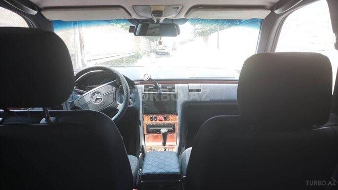 Mercedes E 240-6