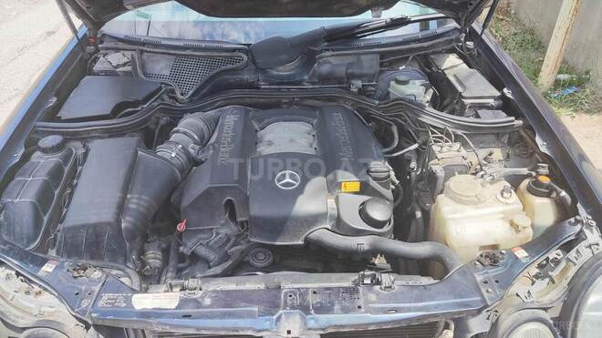 Mercedes E 240-10