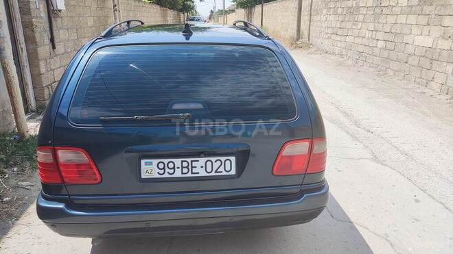 Mercedes E 240-4