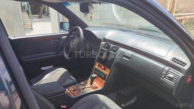 Mercedes E 240-8