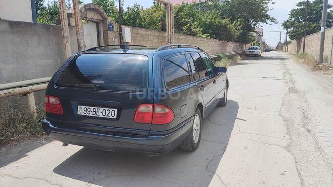 Mercedes E 240-3