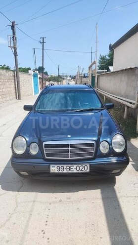 Mercedes E 240-1