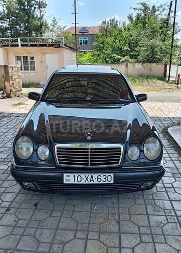 Mercedes E 230-1